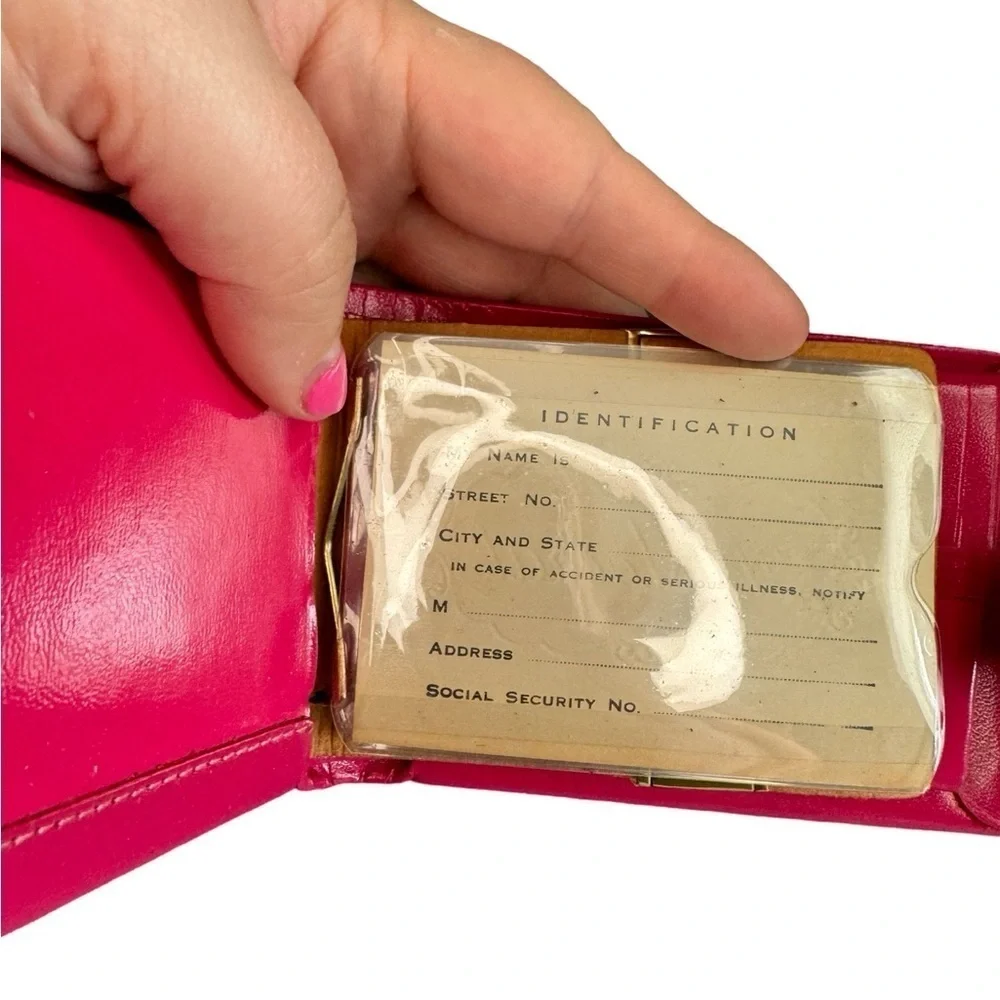 Small Vintage Aristocrat Fifth Avenue Compact Hot Pink Wallet VGUC